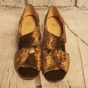 🎈SOLD🎈Cabi heel in olive green color- New